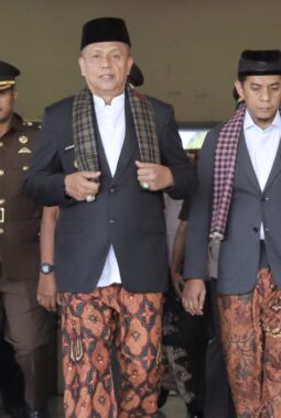 Wawako Payakumbuh Pimpin Upacara Hardiknas 2025: “Partisipasi Semesta Wujudkan Pendidikan Bermutu”