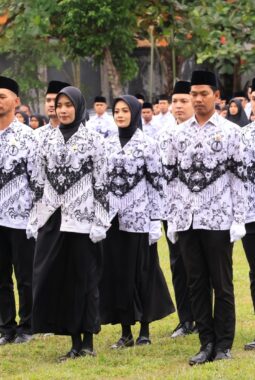 Meski Hujan, Guru Payakumbuh Kokoh Rayakan Hari Guru Nasional 2025
