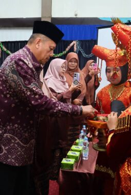 Wawako Elzadaswarman Hadiri Milad ke-13 Yayasan Al Iffat Payakumbuh